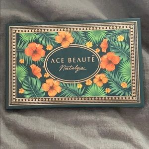 Ace Beautē, Nostalgia eyeshadow pallete